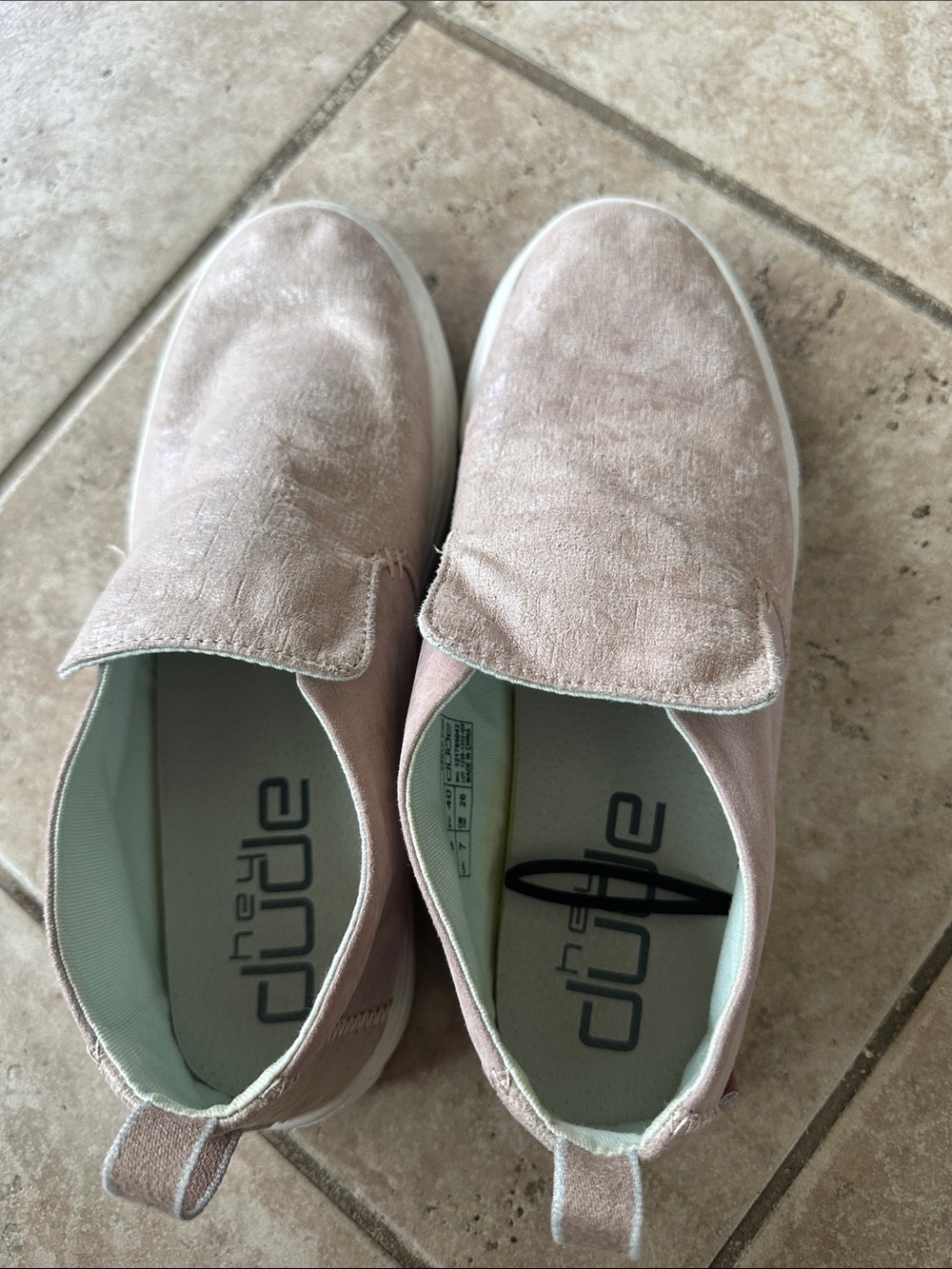 Clarks The Dude Slip-On Mules in Pale Pink Suede